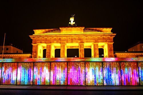 Mauer-Installation am Brandenburger Tor