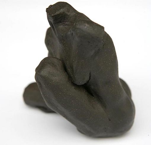 schwarze Tonskulptur 4