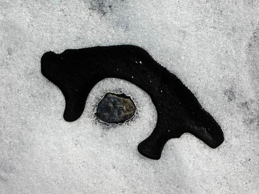 Zeichen mit Stein und Schnee oT 2006