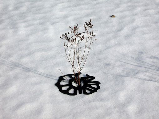 Zeichen mit Pflanze oT 2006