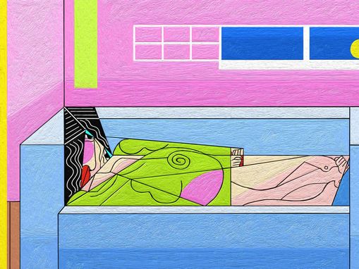 Frau auf blauem Sofa