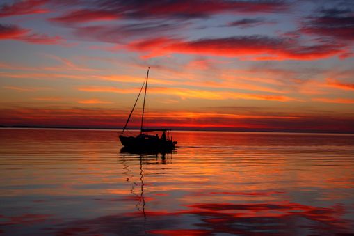 Abendstimmung auf dem See mit Boot
