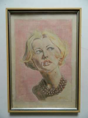 Frau mit Kette