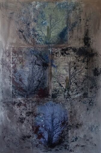 Baumgestalt im Zwielicht